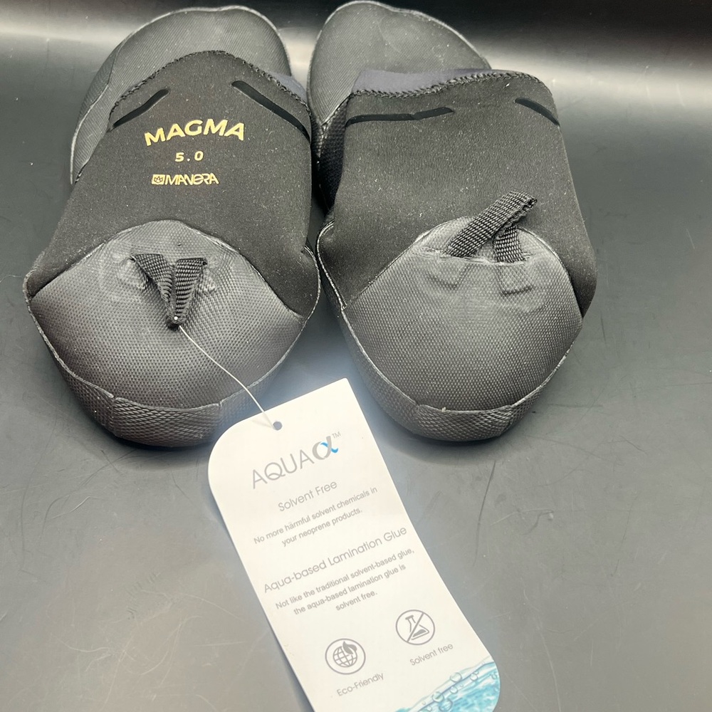 Aqua Black Water Socks- Size:7, New with tags, Magma 5.0